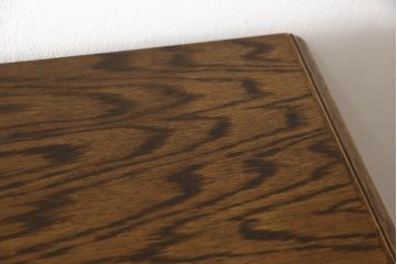 中古　カントリーハウス　クラシカルな佇まいが魅力的!!ステンドグラス入りの縦型キャビネット(収納棚、戸棚、ブックケース、本箱、飾り棚)(R-062309)