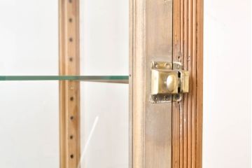 フランスアンティーク　品のある佇まいが目を惹く縦型ガラスケース(ショーケース、陳列棚、飾り棚、キャビネット)(R-062319)