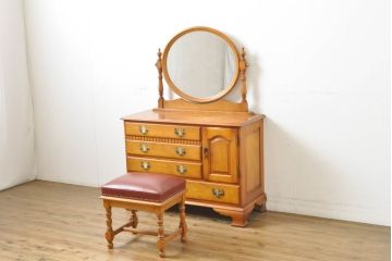 中古　横浜クラシック家具　ダニエル(Daniel)　ラウンド型の鏡が印象的なドレッサー&スツールセット(鏡台、ミラー、ドレッシングチェスト、チェア)(定価約74万円)(R-062321)