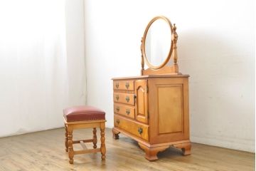 中古　横浜クラシック家具　ダニエル(Daniel)　ラウンド型の鏡が印象的なドレッサー&スツールセット(鏡台、ミラー、ドレッシングチェスト、チェア)(定価約74万円)(R-062321)