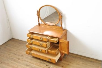 中古　横浜クラシック家具　ダニエル(Daniel)　ラウンド型の鏡が印象的なドレッサー&スツールセット(鏡台、ミラー、ドレッシングチェスト、チェア)(定価約74万円)(R-062321)