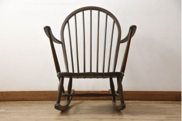 イギリスビンテージ　ERCOL(アーコール)　洗練されたデザインが魅力的!!木の温もり溢れるロッキングチェア(板座チェア、アームチェア、揺り椅子、イス、ヴィンテージ)(R-062322)