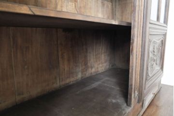 フランスアンティーク　特大　オーク材　繊細なレリーフが目を惹くキャビネット(収納棚、戸棚、食器棚、カップボード)(R-062323)