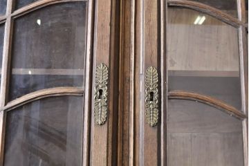 フランスアンティーク　特大　オーク材　繊細なレリーフが目を惹くキャビネット(収納棚、戸棚、食器棚、カップボード)(R-062323)