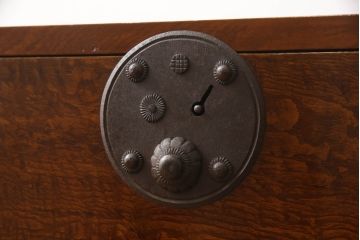 和製アンティーク　前面欅(ケヤキ)材　内部桐材　漆塗りの艶やかな木肌が魅力の庄内箪笥(収納たんす、和タンス、整理箪笥、引き出し、サイドボード、サイドチェスト)(R-062324)