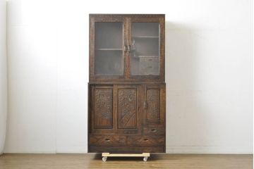 中古　軽井沢彫り　見せる収納が楽しめる!!隅々まで施された桜の彫刻が魅力のキャビネット(食器棚、カップボード、収納棚、戸棚、飾り棚)(R-062326)