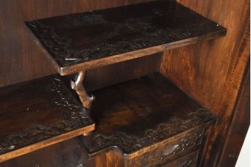 中古　軽井沢彫り　見せる収納が楽しめる!!隅々まで施された桜の彫刻が魅力のキャビネット(食器棚、カップボード、収納棚、戸棚、飾り棚)(R-062326)