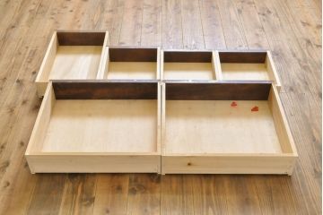 中古　軽井沢彫り　見せる収納が楽しめる!!隅々まで施された桜の彫刻が魅力のキャビネット(食器棚、カップボード、収納棚、戸棚、飾り棚)(R-062326)