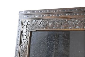 中古　軽井沢彫り　見せる収納が楽しめる!!隅々まで施された桜の彫刻が魅力のキャビネット(食器棚、カップボード、収納棚、戸棚、飾り棚)(R-062326)