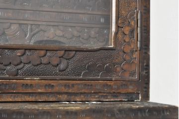 中古　軽井沢彫り　見せる収納が楽しめる!!隅々まで施された桜の彫刻が魅力のキャビネット(食器棚、カップボード、収納棚、戸棚、飾り棚)(R-062326)
