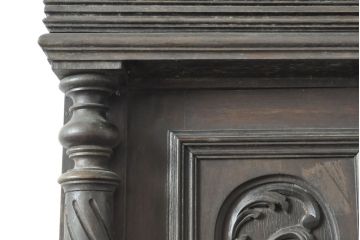 ベルギーアンティーク　立体的な装飾が目を惹くキャビネット(戸棚、収納棚)(R-062327)