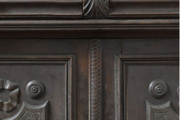ベルギーアンティーク　立体的な装飾が目を惹くキャビネット(戸棚、収納棚)(R-062327)