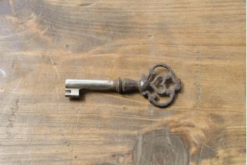 ベルギーアンティーク　立体的な装飾が目を惹くキャビネット(戸棚、収納棚)(R-062327)