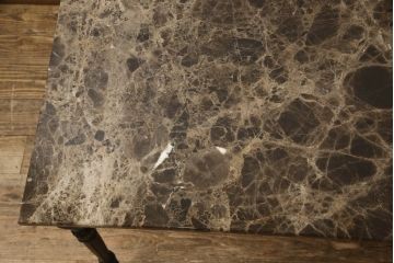 フランスビンテージ　大理石天板　落ち着いた色味が格好いい!個性的な彫刻が魅力のローテーブル(リビングテーブル、センターテーブル、ヴィンテージ)(R-062328)