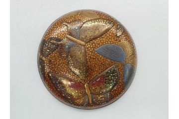 江戸〜明治期　時代物　梨地　螺鈿　蝶描金　木製　高蒔絵　金彩　銀彩　煌びやかに舞う蝶のデザインが魅力の香合(共箱付き、刑部梨地、漆器)(R-062330)