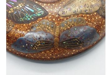 江戸〜明治期　時代物　梨地　螺鈿　蝶描金　木製　高蒔絵　金彩　銀彩　煌びやかに舞う蝶のデザインが魅力の香合(共箱付き、刑部梨地、漆器)(R-062330)