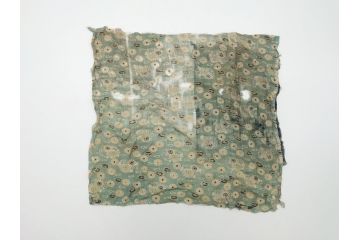 江戸〜明治期　時代物　梨地　螺鈿　蝶描金　木製　高蒔絵　金彩　銀彩　煌びやかに舞う蝶のデザインが魅力の香合(共箱付き、刑部梨地、漆器)(R-062330)