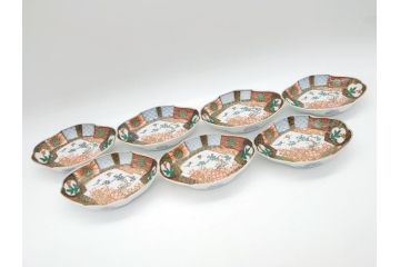 幕末〜明治期　伊万里　色絵　錦手　鶴松　2.5寸皿　約7.5cm　鮮やかな色彩と上品なフォルムが食卓のアクセントとなる変形皿7客セット(深皿、和食器、和皿、二寸五分)(R-062331)