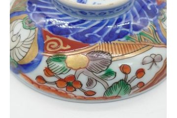 上手物　幕末〜明治期　成化年製　伊万里焼　色絵　金襴手　染付　金彩　花蝶図　鶴　4.4寸　約13cm　色彩豊かな絵付けで食卓が明るくなる蓋付き茶碗3客セット(和食器、和皿、四寸四分)(R-062332)