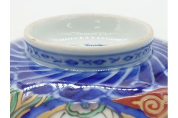 上手物　幕末〜明治期　成化年製　伊万里焼　色絵　金襴手　染付　金彩　花蝶図　鶴　4.4寸　約13cm　色彩豊かな絵付けで食卓が明るくなる蓋付き茶碗3客セット(和食器、和皿、四寸四分)(R-062332)