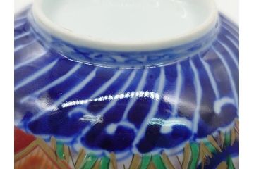 上手物　幕末〜明治期　成化年製　伊万里焼　色絵　金襴手　染付　金彩　花蝶図　鶴　4.4寸　約13cm　色彩豊かな絵付けで食卓が明るくなる蓋付き茶碗3客セット(和食器、和皿、四寸四分)(R-062332)