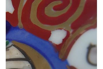 上手物　幕末〜明治期　成化年製　伊万里焼　色絵　金襴手　染付　金彩　花蝶図　鶴　4.4寸　約13cm　色彩豊かな絵付けで食卓が明るくなる蓋付き茶碗3客セット(和食器、和皿、四寸四分)(R-062332)