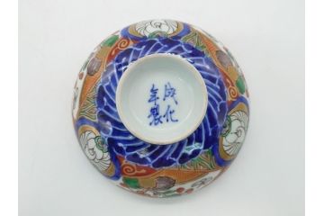 上手物　幕末〜明治期　成化年製　伊万里焼　色絵　金襴手　染付　金彩　花蝶図　鶴　4.4寸　約13cm　色彩豊かな絵付けで食卓が明るくなる蓋付き茶碗3客セット(和食器、和皿、四寸四分)(R-062333)