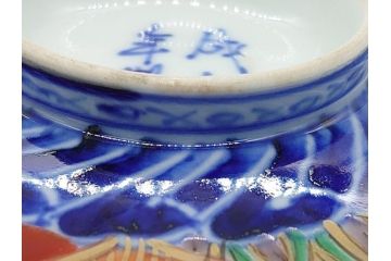 上手物　幕末〜明治期　成化年製　伊万里焼　色絵　金襴手　染付　金彩　花蝶図　鶴　4.4寸　約13cm　色彩豊かな絵付けで食卓が明るくなる蓋付き茶碗3客セット(和食器、和皿、四寸四分)(R-062333)