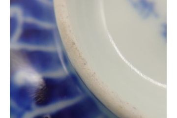 上手物　幕末〜明治期　成化年製　伊万里焼　色絵　金襴手　染付　金彩　花蝶図　鶴　4.4寸　約13cm　色彩豊かな絵付けで食卓が明るくなる蓋付き茶碗3客セット(和食器、和皿、四寸四分)(R-062333)