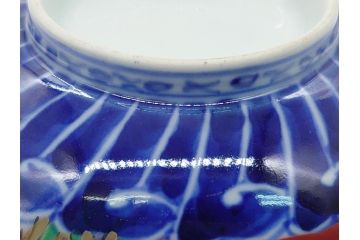 上手物　幕末〜明治期　成化年製　伊万里焼　色絵　金襴手　染付　金彩　花蝶図　鶴　4.4寸　約13cm　色彩豊かな絵付けで食卓が明るくなる蓋付き茶碗3客セット(和食器、和皿、四寸四分)(R-062333)