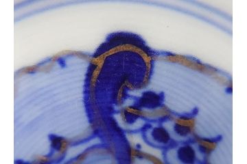 上手物　幕末〜明治期　成化年製　伊万里焼　色絵　金襴手　染付　金彩　花蝶図　鶴　4.4寸　約13cm　色彩豊かな絵付けで食卓が明るくなる蓋付き茶碗3客セット(和食器、和皿、四寸四分)(R-062333)