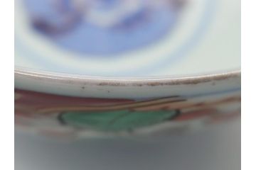 上手物　幕末〜明治期　成化年製　伊万里焼　色絵　金襴手　染付　金彩　花蝶図　鶴　4.4寸　約13cm　色彩豊かな絵付けで食卓が明るくなる蓋付き茶碗3客セット(和食器、和皿、四寸四分)(R-062333)