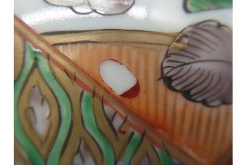 上手物　幕末〜明治期　成化年製　伊万里焼　色絵　金襴手　染付　金彩　花蝶図　鶴　4.4寸　約13cm　色彩豊かな絵付けで食卓が明るくなる蓋付き茶碗3客セット(和食器、和皿、四寸四分)(R-062333)