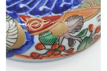 上手物　幕末〜明治期　成化年製　伊万里焼　色絵　金襴手　染付　金彩　花蝶図　鶴　4.4寸　約13cm　色彩豊かな絵付けで食卓が明るくなる蓋付き茶碗2客セット(和食器、和皿、四寸四分)(R-062342)