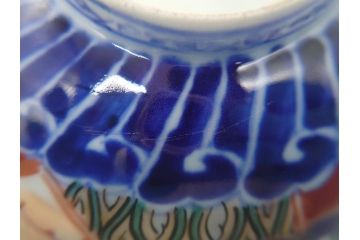 上手物　幕末〜明治期　成化年製　伊万里焼　色絵　金襴手　染付　金彩　花蝶図　鶴　4.4寸　約13cm　色彩豊かな絵付けで食卓が明るくなる蓋付き茶碗2客セット(和食器、和皿、四寸四分)(R-062342)