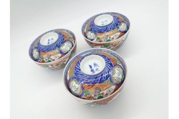 上手物　幕末〜明治期　成化年製　伊万里焼　色絵　金襴手　染付　金彩　花蝶図　鶴　4.4寸　約13cm　色彩豊かな絵付けで食卓が明るくなる蓋付き茶碗3客セット(和食器、和皿、四寸四分)(R-062343)
