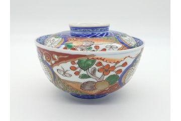 上手物　幕末〜明治期　成化年製　伊万里焼　色絵　金襴手　染付　金彩　花蝶図　鶴　4.4寸　約13cm　色彩豊かな絵付けで食卓が明るくなる蓋付き茶碗3客セット(和食器、和皿、四寸四分)(R-062343)