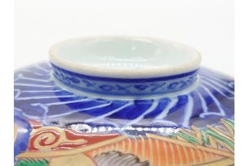 上手物　幕末〜明治期　成化年製　伊万里焼　色絵　金襴手　染付　金彩　花蝶図　鶴　4.4寸　約13cm　色彩豊かな絵付けで食卓が明るくなる蓋付き茶碗3客セット(和食器、和皿、四寸四分)(R-062343)