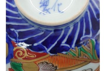 上手物　幕末〜明治期　成化年製　伊万里焼　色絵　金襴手　染付　金彩　花蝶図　鶴　4.4寸　約13cm　色彩豊かな絵付けで食卓が明るくなる蓋付き茶碗3客セット(和食器、和皿、四寸四分)(R-062343)