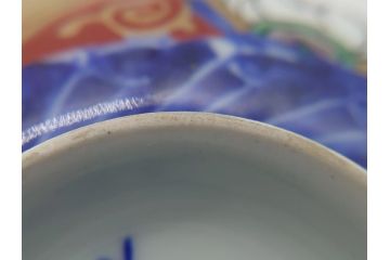 上手物　幕末〜明治期　成化年製　伊万里焼　色絵　金襴手　染付　金彩　花蝶図　鶴　4.4寸　約13cm　色彩豊かな絵付けで食卓が明るくなる蓋付き茶碗3客セット(和食器、和皿、四寸四分)(R-062343)