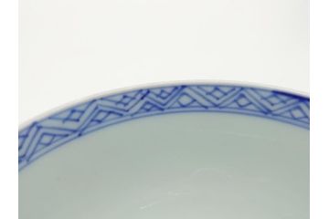 上手物　幕末〜明治期　成化年製　伊万里焼　色絵　金襴手　染付　金彩　花蝶図　鶴　4.4寸　約13cm　色彩豊かな絵付けで食卓が明るくなる蓋付き茶碗3客セット(和食器、和皿、四寸四分)(R-062343)
