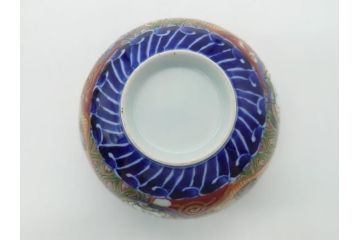 上手物　幕末〜明治期　成化年製　伊万里焼　色絵　金襴手　染付　金彩　花蝶図　鶴　4.4寸　約13cm　色彩豊かな絵付けで食卓が明るくなる蓋付き茶碗3客セット(和食器、和皿、四寸四分)(R-062343)