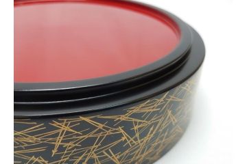 平安象彦　蒔絵　松葉　丸　三段　直径6.6寸　約20cm　上品に輝く艶が魅力の大内重(共箱付き、重箱、漆器、木製、お重)(R-062351)