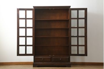 中古　北海道民芸家具　和洋どちらのお部屋にも馴染むブックケース(本箱、書棚、収納棚、キャビネット、飾り棚)(R-062355)