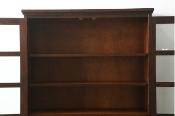 中古　北海道民芸家具　和洋どちらのお部屋にも馴染むブックケース(本箱、書棚、収納棚、キャビネット、飾り棚)(R-062355)