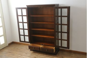 中古　北海道民芸家具　和洋どちらのお部屋にも馴染むブックケース(本箱、書棚、収納棚、キャビネット、飾り棚)(R-062355)