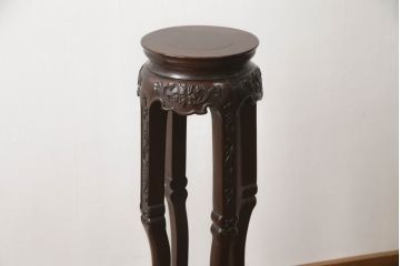 中国アンティーク　唐木　紫檀(シタン)材　スリムなフォルムと品よく施された飾り彫りが魅力の花台(飾り台、ディスプレイ台、サイドテーブル)(R-062356)