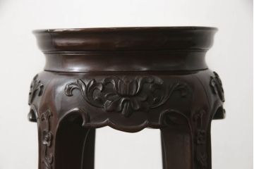 中国アンティーク　唐木　紫檀(シタン)材　スリムなフォルムと品よく施された飾り彫りが魅力の花台(飾り台、ディスプレイ台、サイドテーブル)(R-062356)