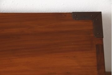 和製アンティーク　高級品　上手物!　前面欅(ケヤキ)玉杢・内部桐材　漆　丸金具と太めの引手が目を惹く庄内箪笥ローチェスト(時代箪笥、引き出し、和タンス、収納タンス、古箪笥、整理たんす、ローボード)(R-062359)