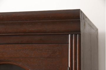 和製アンティーク　大正〜昭和初期　ヨーロピアンなモダンデザインが目を惹く、クラシカルな雰囲気のキャビネット(食器棚、飾り棚、収納棚、戸棚、カップボード、本箱、ブックケース)(R-062360)